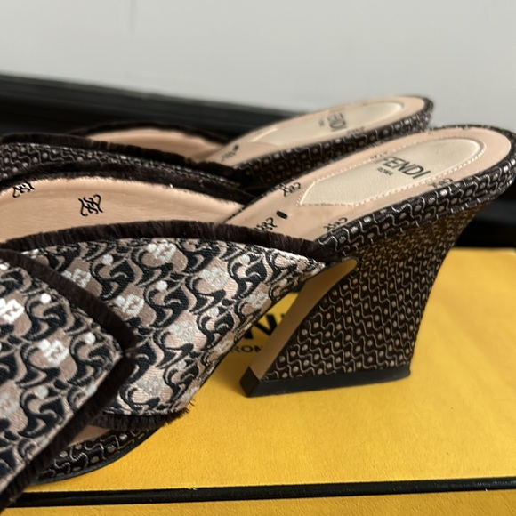 FENDI Jacquard Double F sandal - Picture 10 of 12